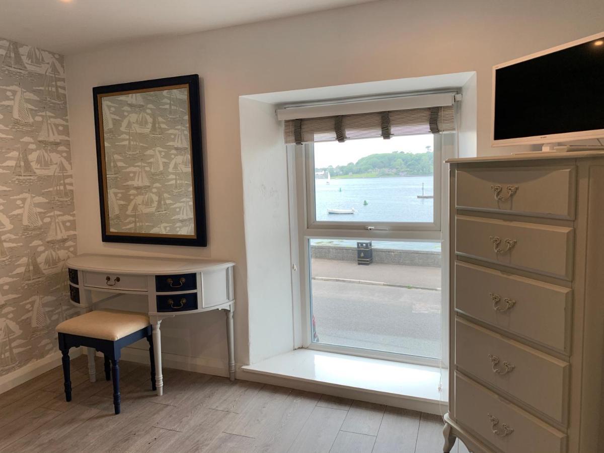 Holiday home Harbour View On The Lough Edge With Hot Tub *