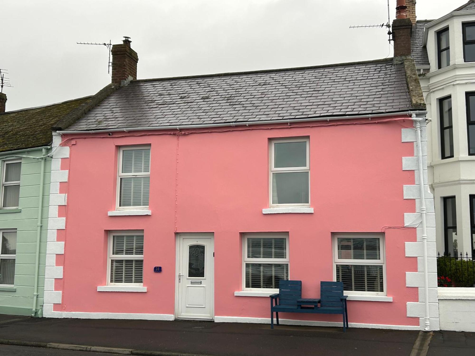 Harbour View On The Lough Edge With Hot Tub Holiday home *