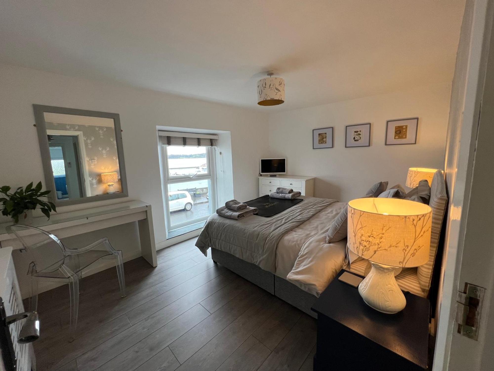 Harbour View On The Lough Edge With Hot Tub Holiday home *